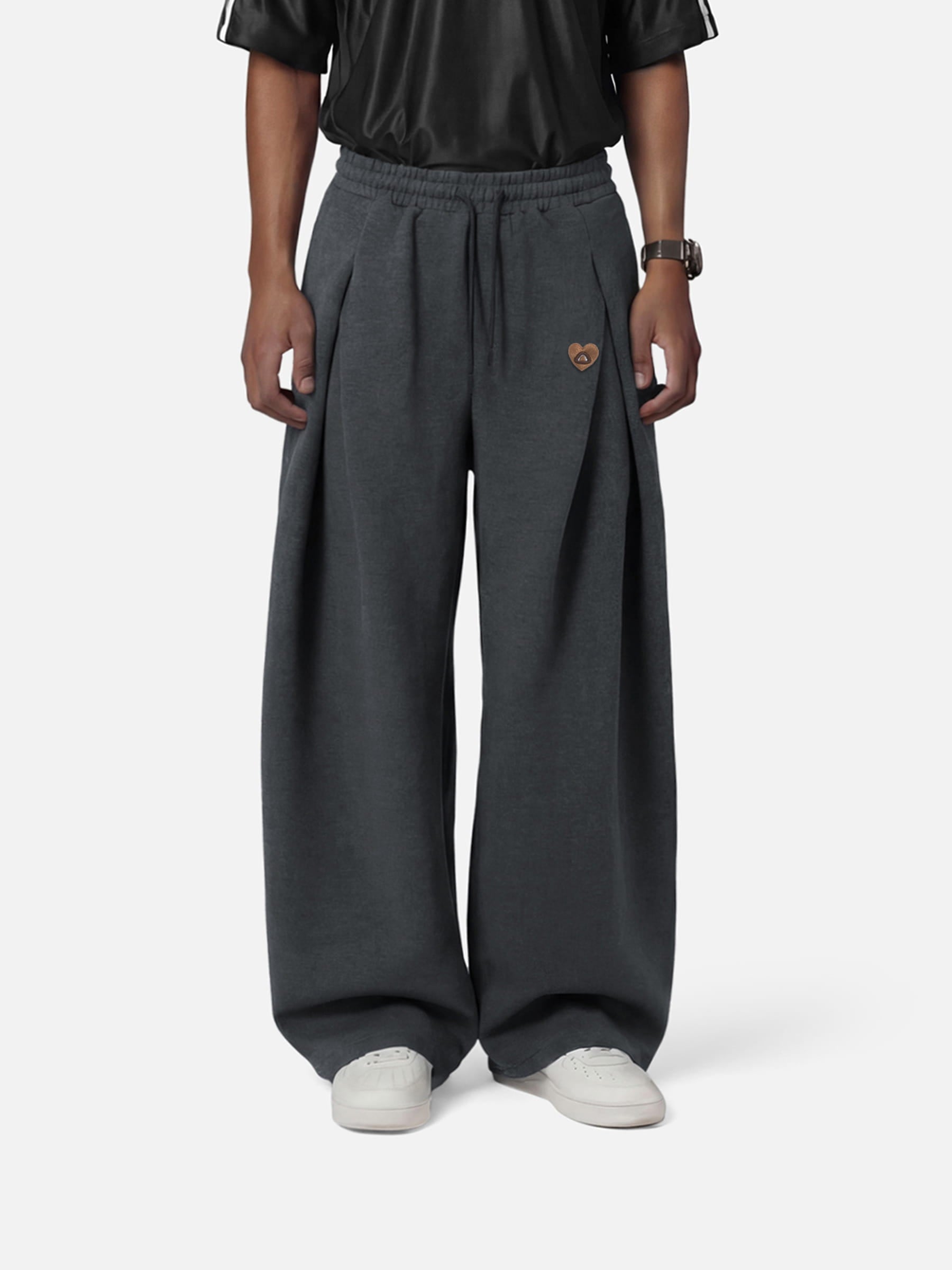 Aelfric Eden Pleated Baggy Sweatpants