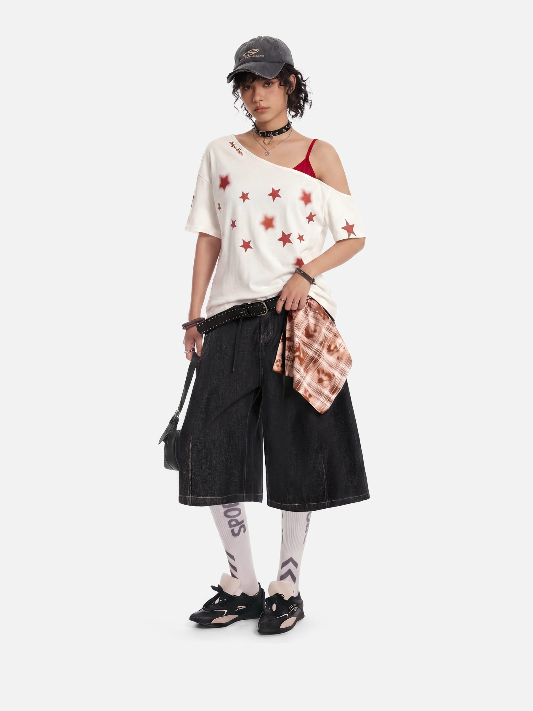 Aelfric Eden Star Graphic Off-The-Shoulder Tee